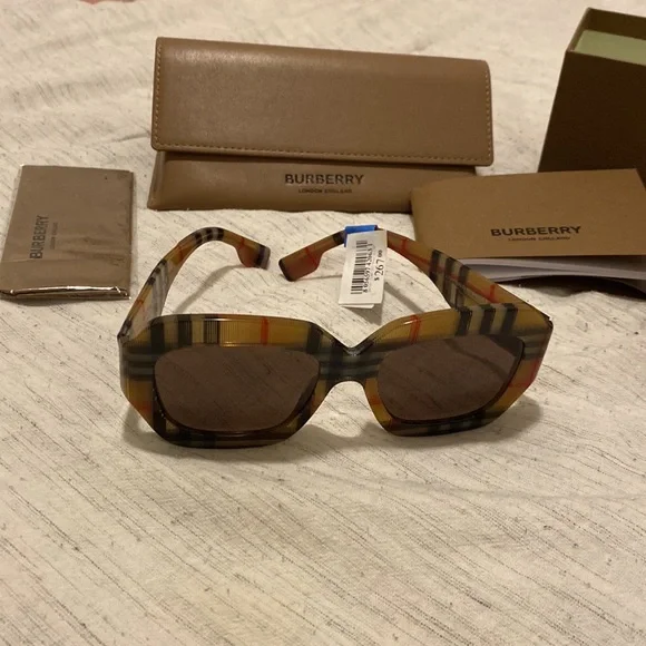 Burberry | Accessories | Burberry Myrtle Brown Sunglasses  display picture 3